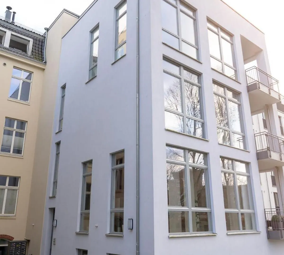 Spacious 3-bedroom apartment near Eilbekpark Hamburg 0*,  Deutschland